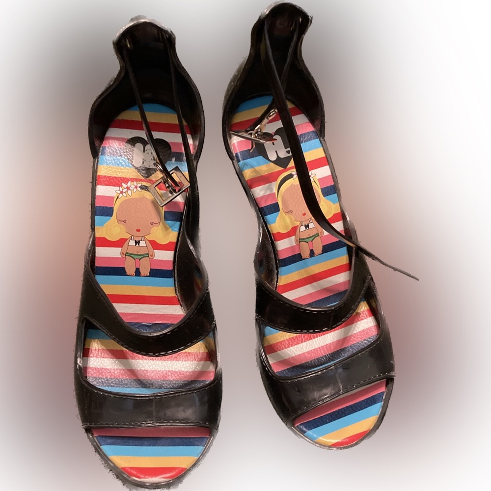 Harajuku lovers wedge heels black size 6